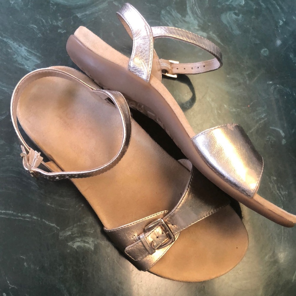 Vionic gold sandals